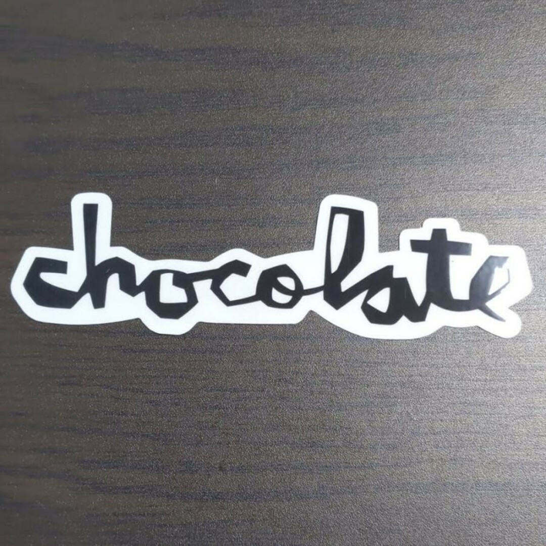 chocolate(チョコレート)の(縦4.1cm横13.5cm)chocolate チョコレート　ステッカー スポーツ/アウトドアのスポーツ/アウトドア その他(スケートボード)の商品写真