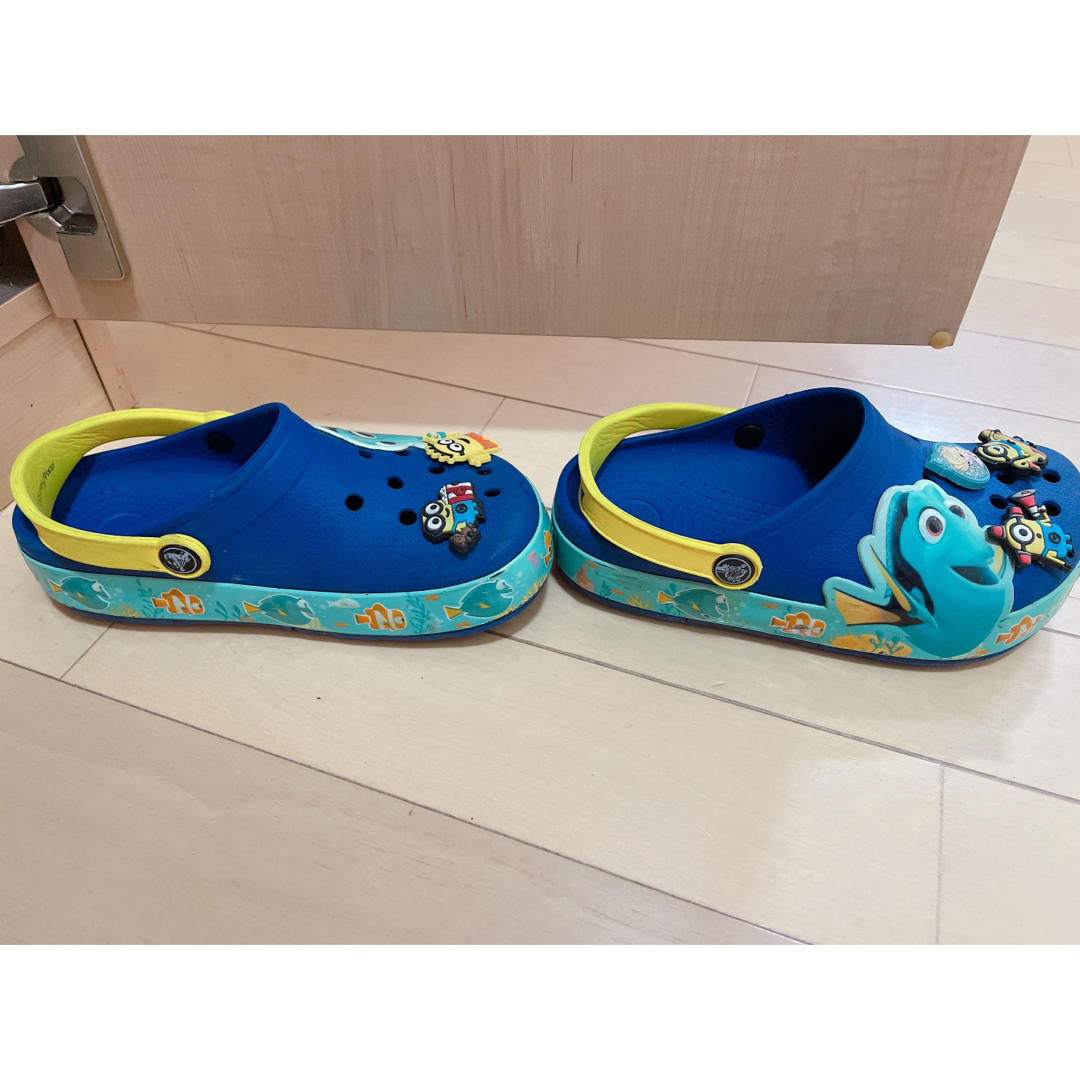 crocs(クロックス)のクロックス　キッズ　ニモ　ドリー　ディズニー　19 キッズ/ベビー/マタニティのキッズ靴/シューズ(15cm~)(サンダル)の商品写真