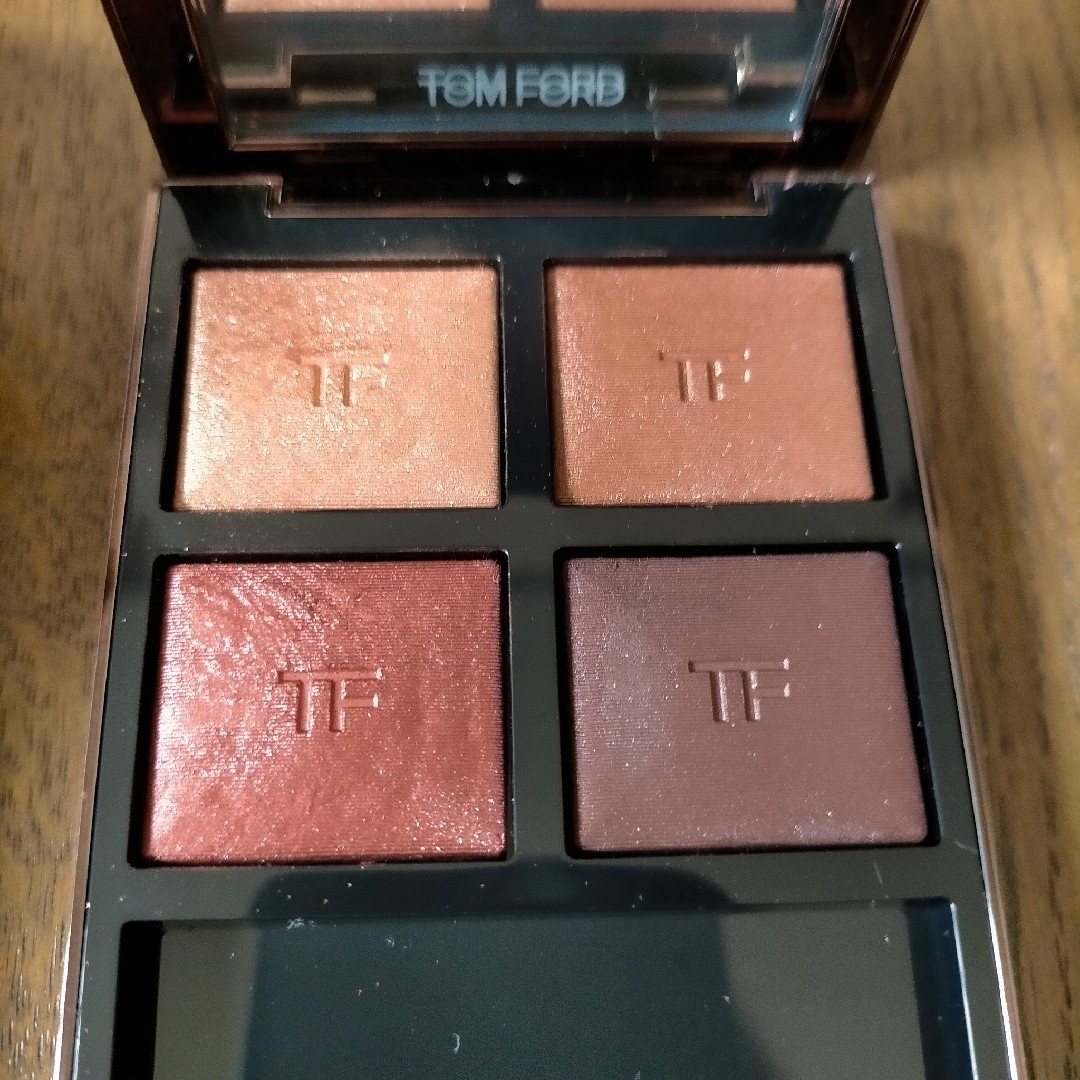 TOM FORD BEAUTY(トムフォードビューティ)のアイ カラー クォード A4 ハネムーン コスメ/美容のベースメイク/化粧品(アイシャドウ)の商品写真