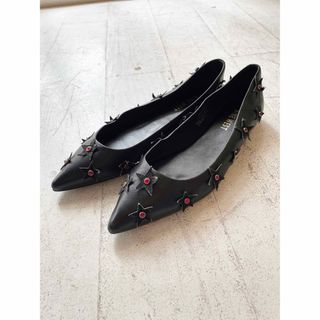 ナインウエスト(NINE WEST)のNine West ローファー ぺたんこパンプス バレエシューズ 黒 赤ビジュー(バレエシューズ)