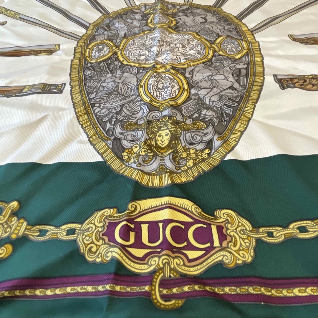 Gucci - GUCCI グッチ シルク スカーフ ロゴ 剣 盾 銃 鎧 ベルトの通販