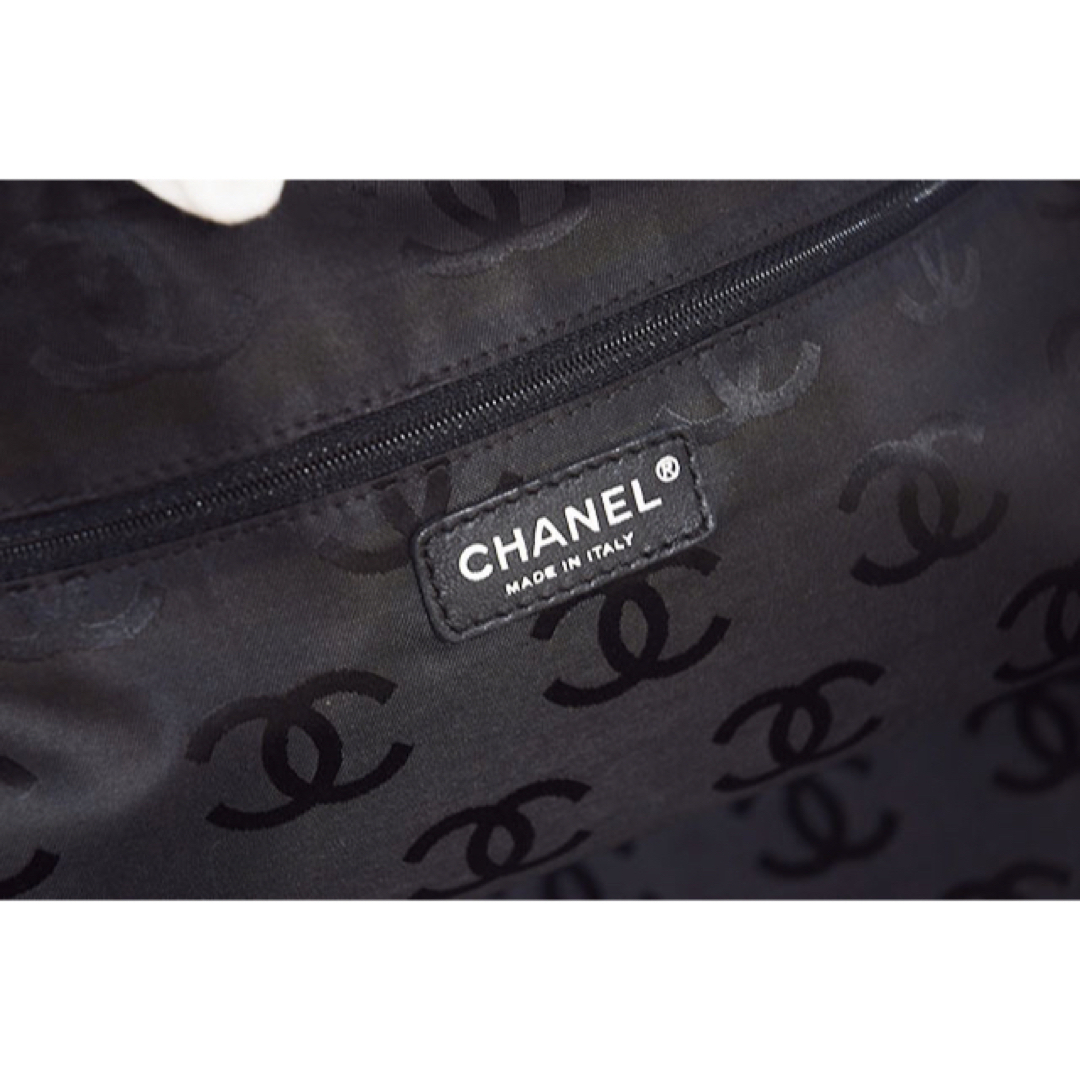 CHANEL(シャネル)のCHANEL シャネル ボストンバッグ 黒 レザー ビッグココ S金具 本物 レディースのバッグ(ボストンバッグ)の商品写真