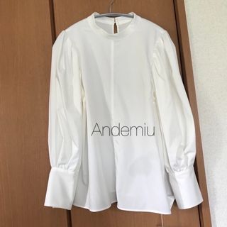 アンデミュウ(Andemiu)の未使用！アンデミュウ　バルーンスリーブブラウス(シャツ/ブラウス(長袖/七分))