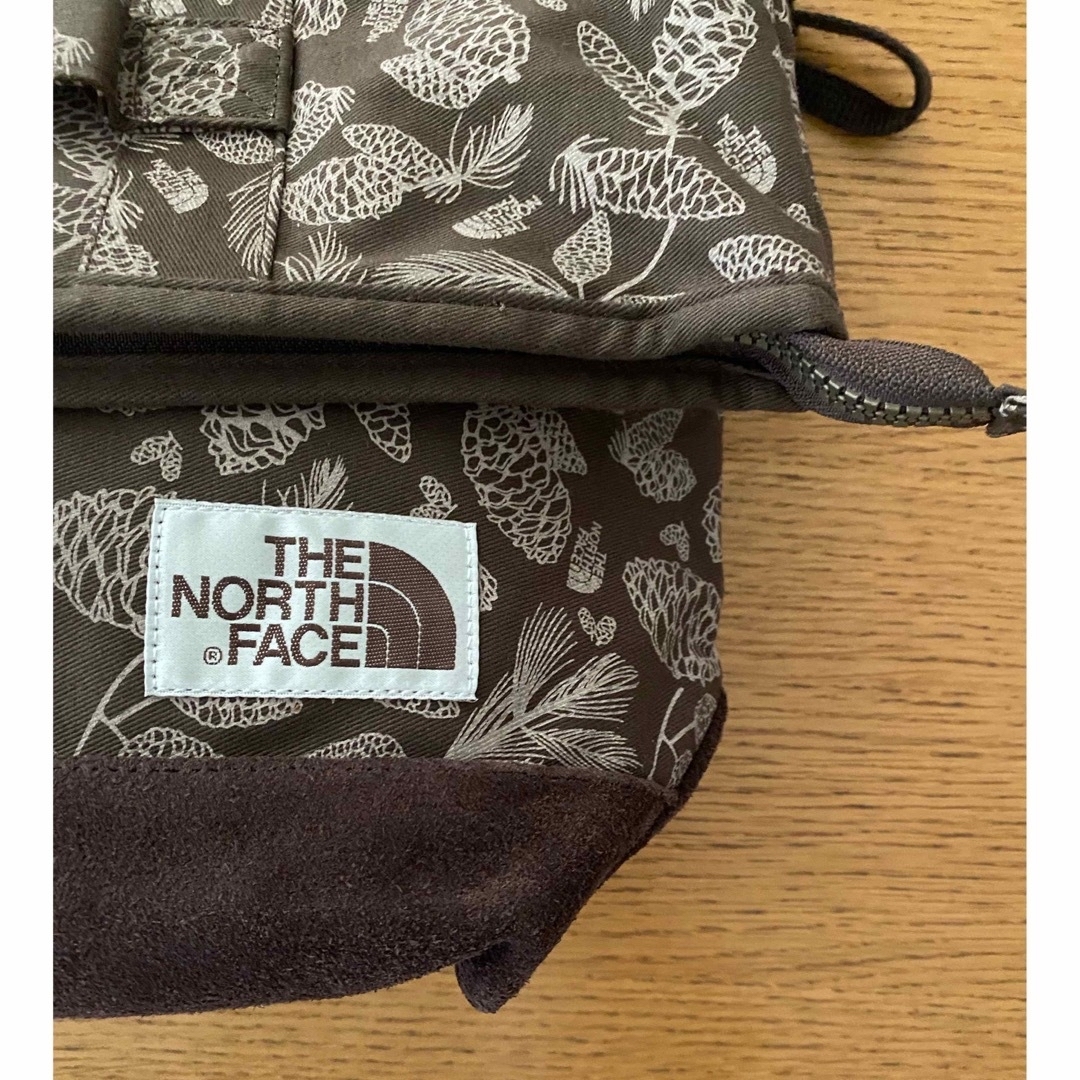 THE NORTH FACE(ザノースフェイス)のレア 新品 ノースフェイス 2way ショルダー クラッチ バッグ 総柄 レザー メンズのバッグ(ショルダーバッグ)の商品写真