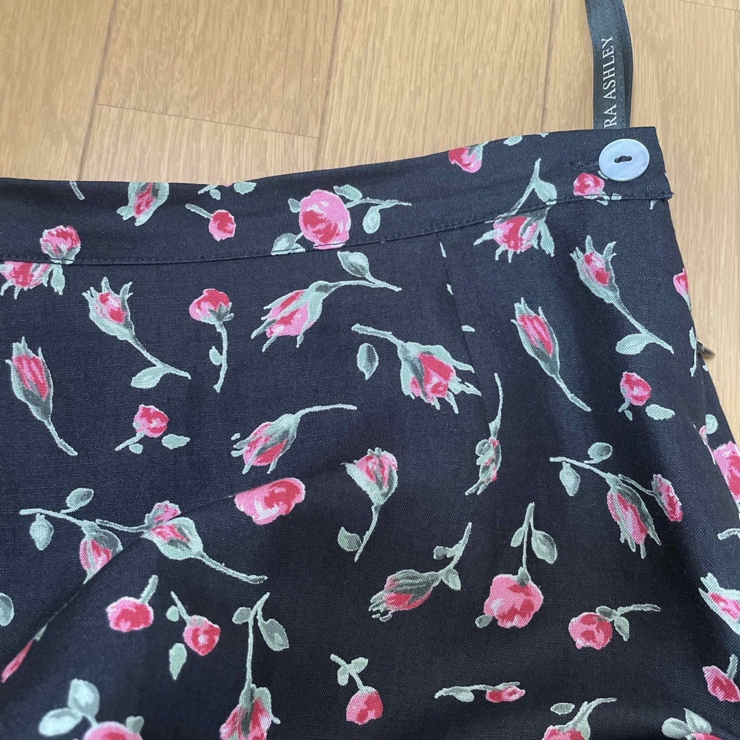 LAURA ASHLEY(ローラアシュレイ)のローラアシュレイ　スカート レディースのスカート(ロングスカート)の商品写真