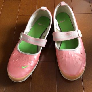 ナイキ(NIKE)のNIKE★ナイキ ノンマーキング 室内シューズ 上履き 23.5 USED(スクールシューズ/上履き)