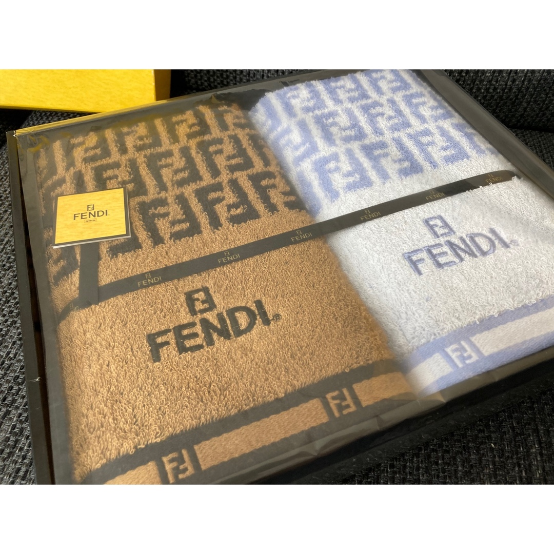 FENDI(フェンディ)のFENDIペアタオル早い者勝ち インテリア/住まい/日用品の日用品/生活雑貨/旅行(タオル/バス用品)の商品写真