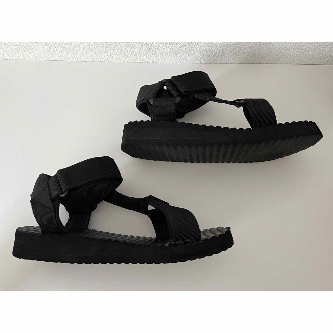 MUJI (無印良品)(ムジルシリョウヒン)の無印良品　MUJI 波型ソールテープベルトサンダル　Ｓサイズ　黒   レディースの靴/シューズ(サンダル)の商品写真