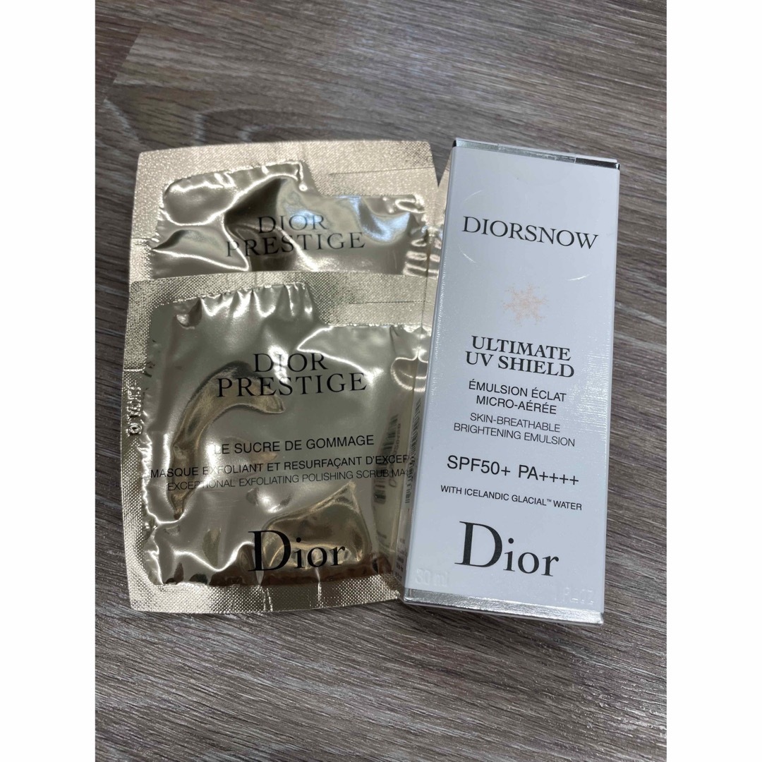 Dior スノーアルティメットUVシールド50＋