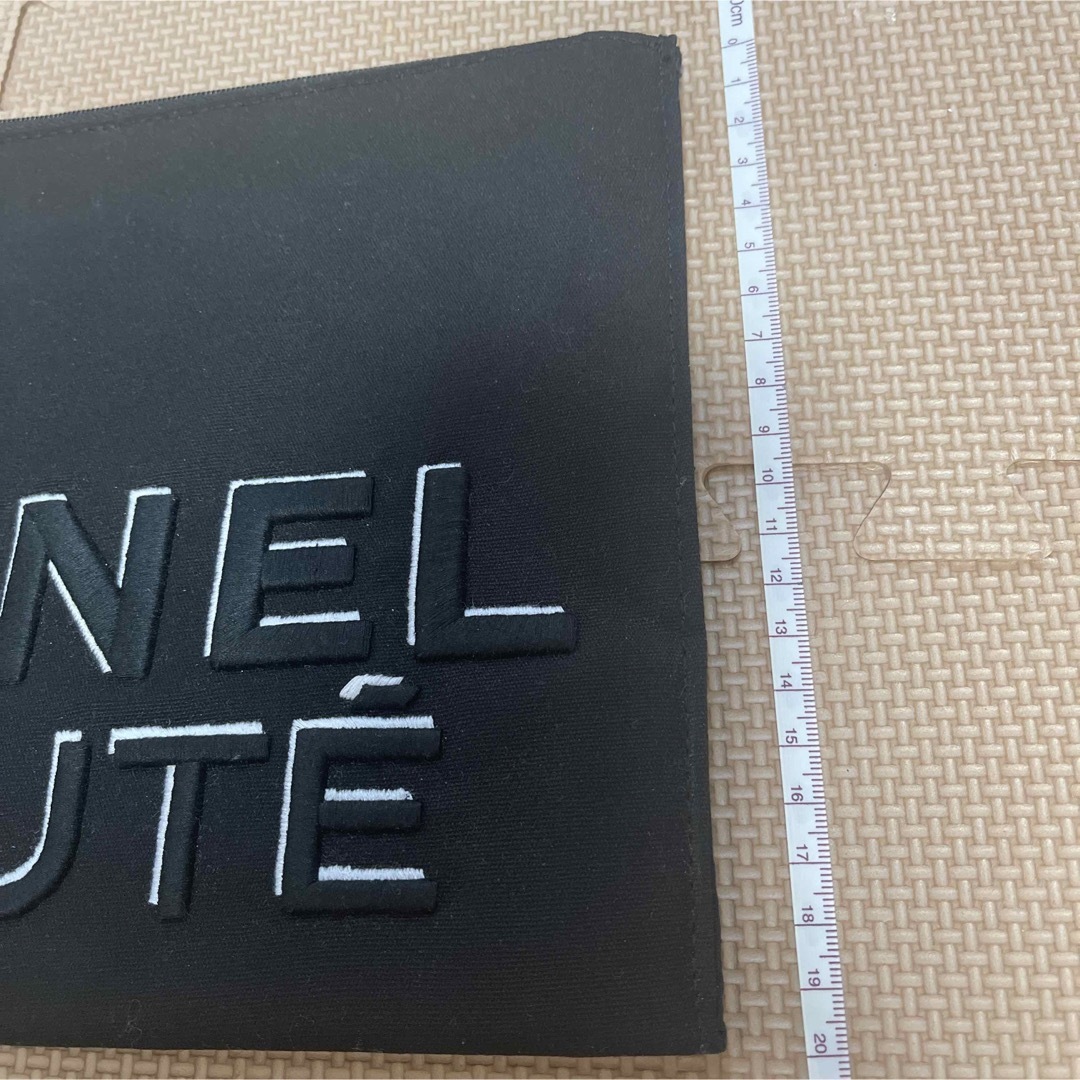 CHANEL(シャネル)のシャネル　ポーチ　ブラック レディースのファッション小物(ポーチ)の商品写真