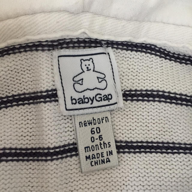 babyGAP(ベビーギャップ)のギャップベビー  ニットボーダーロンパース キッズ/ベビー/マタニティのベビー服(~85cm)(ロンパース)の商品写真