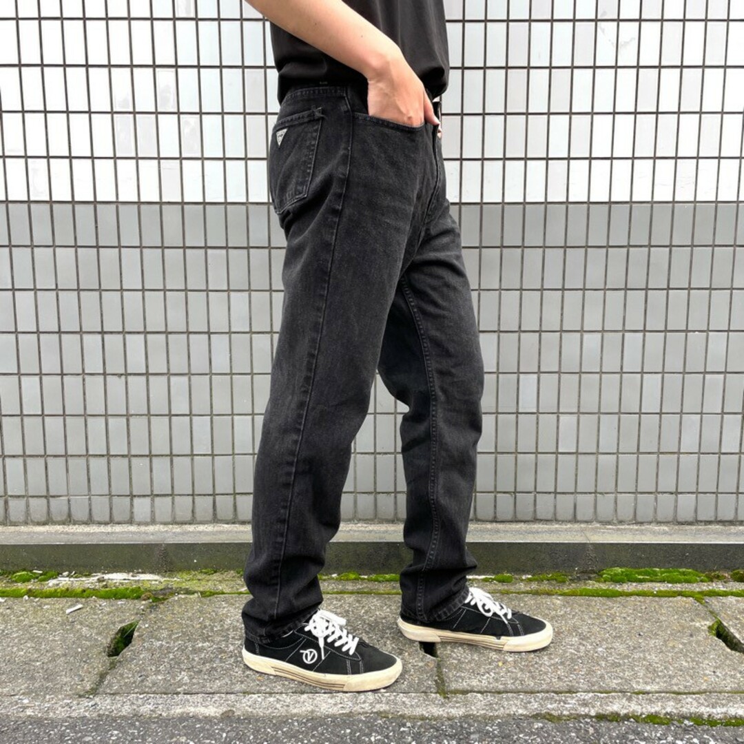 GUESS(ゲス)のUS古着 ゲス ジーンズ GUESS JEANS ブラックデニム パンツ テーパード スリム ORIGINAL FIT CLASSIC FIT NALLOW LEG サイズ：W33 L31  【中古】 メンズのスーツ(スラックス/スーツパンツ)の商品写真