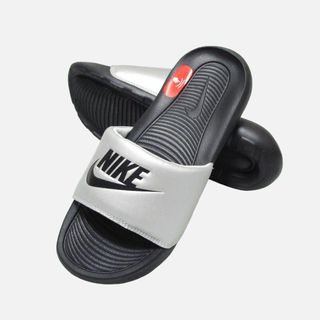 ナイキ(NIKE)の★新品★ナイキ★Wヴィクトリーワン (Black/Silver/7/24cm)(サンダル)