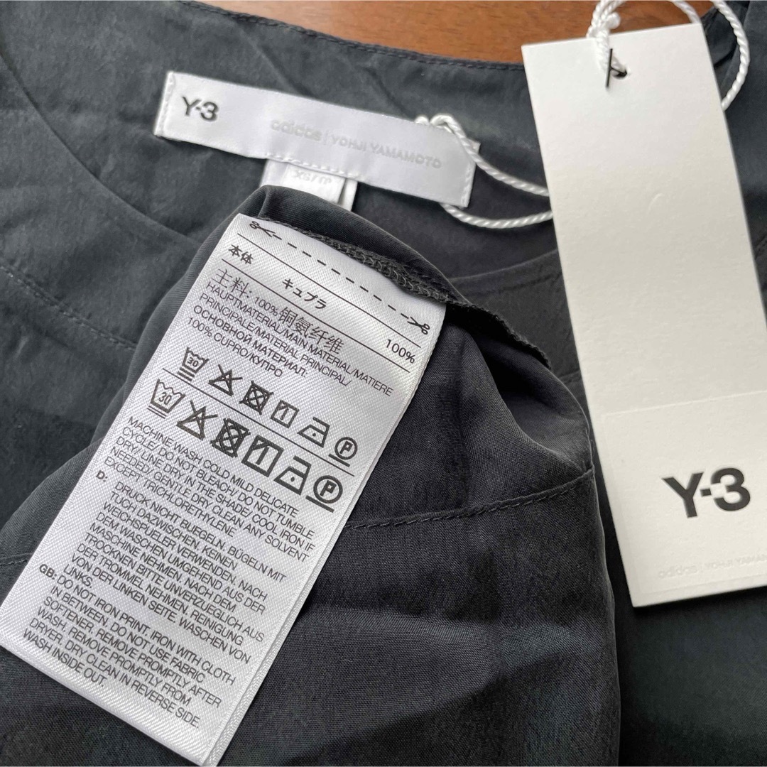 Y-3(ワイスリー)のY-3  ワイスリー　ビッグロゴ　薄手キュプラ　ジップ　半袖Tシャツ メンズのトップス(Tシャツ/カットソー(半袖/袖なし))の商品写真
