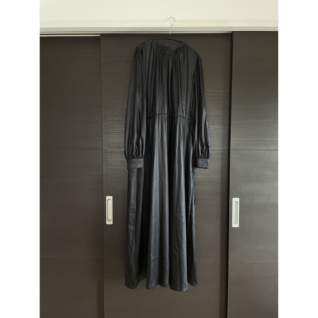 UNITED ARROWS(ユナイテッドアローズ)のH BEAUTY&YOUTH SATIN GATHER DRESS ワンピース レディースのワンピース(ロングワンピース/マキシワンピース)の商品写真