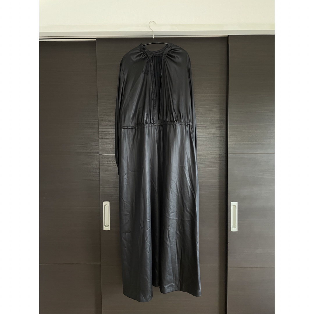 UNITED ARROWS(ユナイテッドアローズ)のH BEAUTY&YOUTH SATIN GATHER DRESS ワンピース レディースのワンピース(ロングワンピース/マキシワンピース)の商品写真