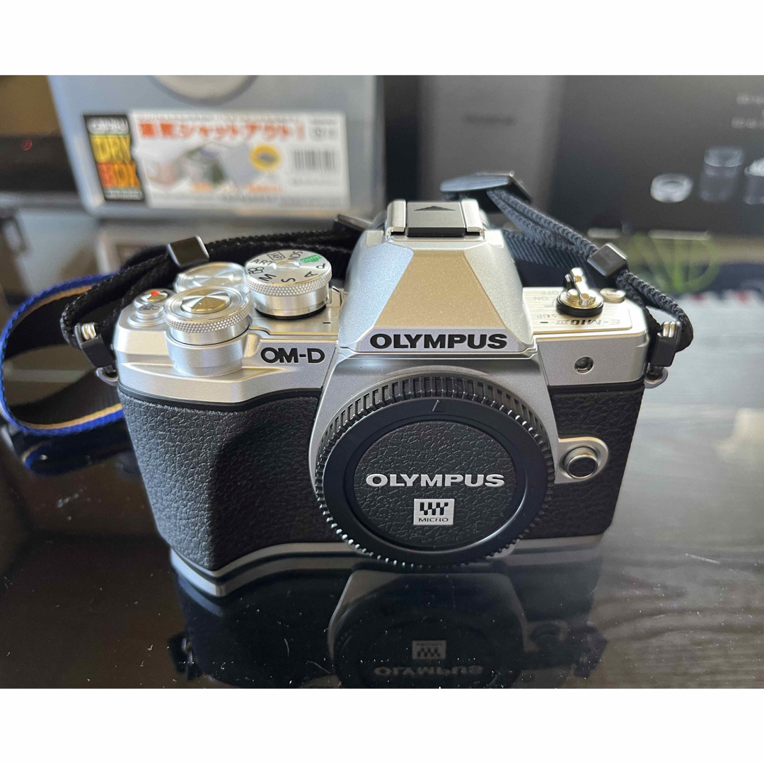 OLYMPUS(オリンパス)のOLYMPUS ミラーレス一眼カメラ OM-D E-M10 Mark Ⅲ スマホ/家電/カメラのカメラ(ミラーレス一眼)の商品写真