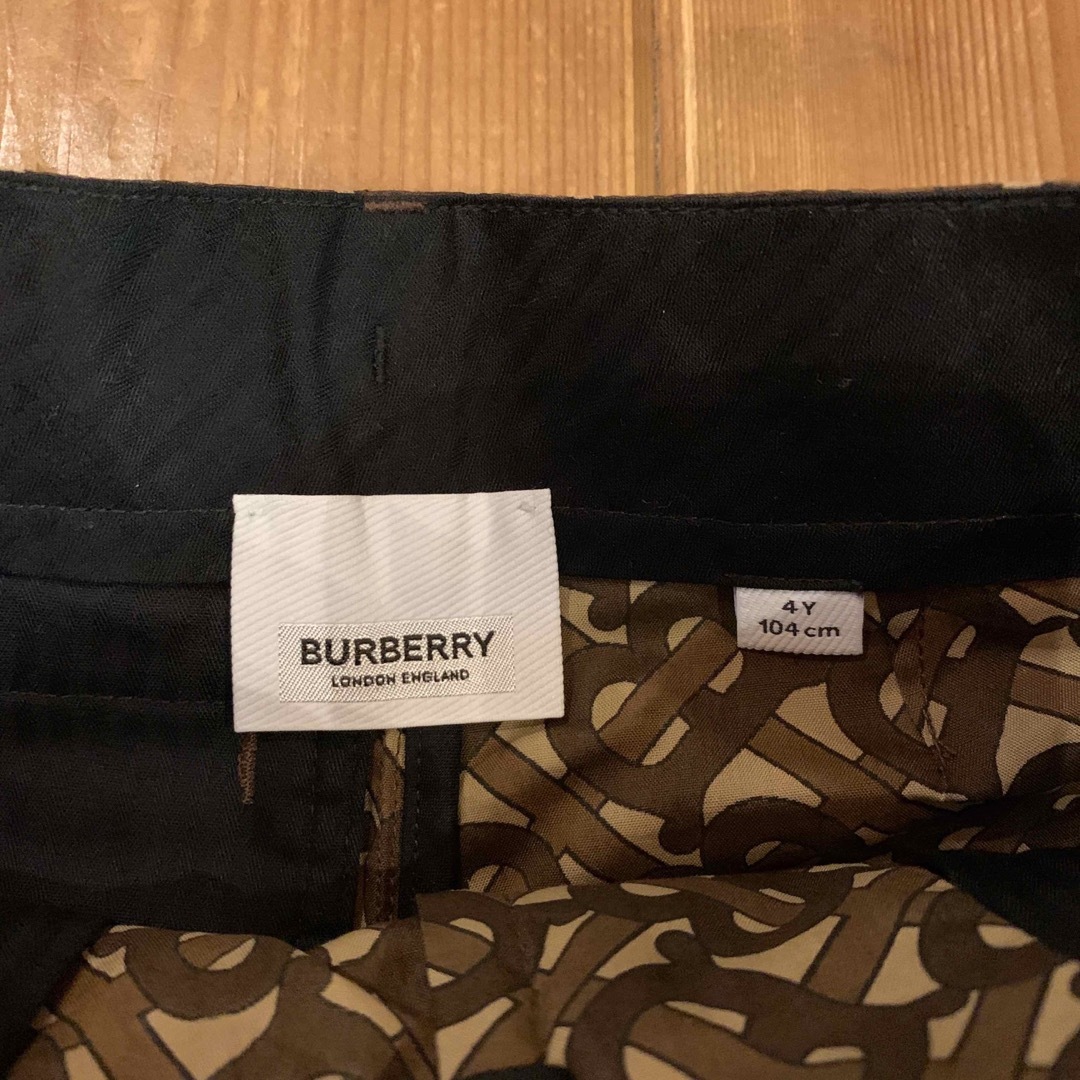 BURBERRY(バーバリー)の新品未使用　バーバリー　ショートパンツ　モノグラム　Burberry 4 キッズ/ベビー/マタニティのキッズ服男の子用(90cm~)(パンツ/スパッツ)の商品写真