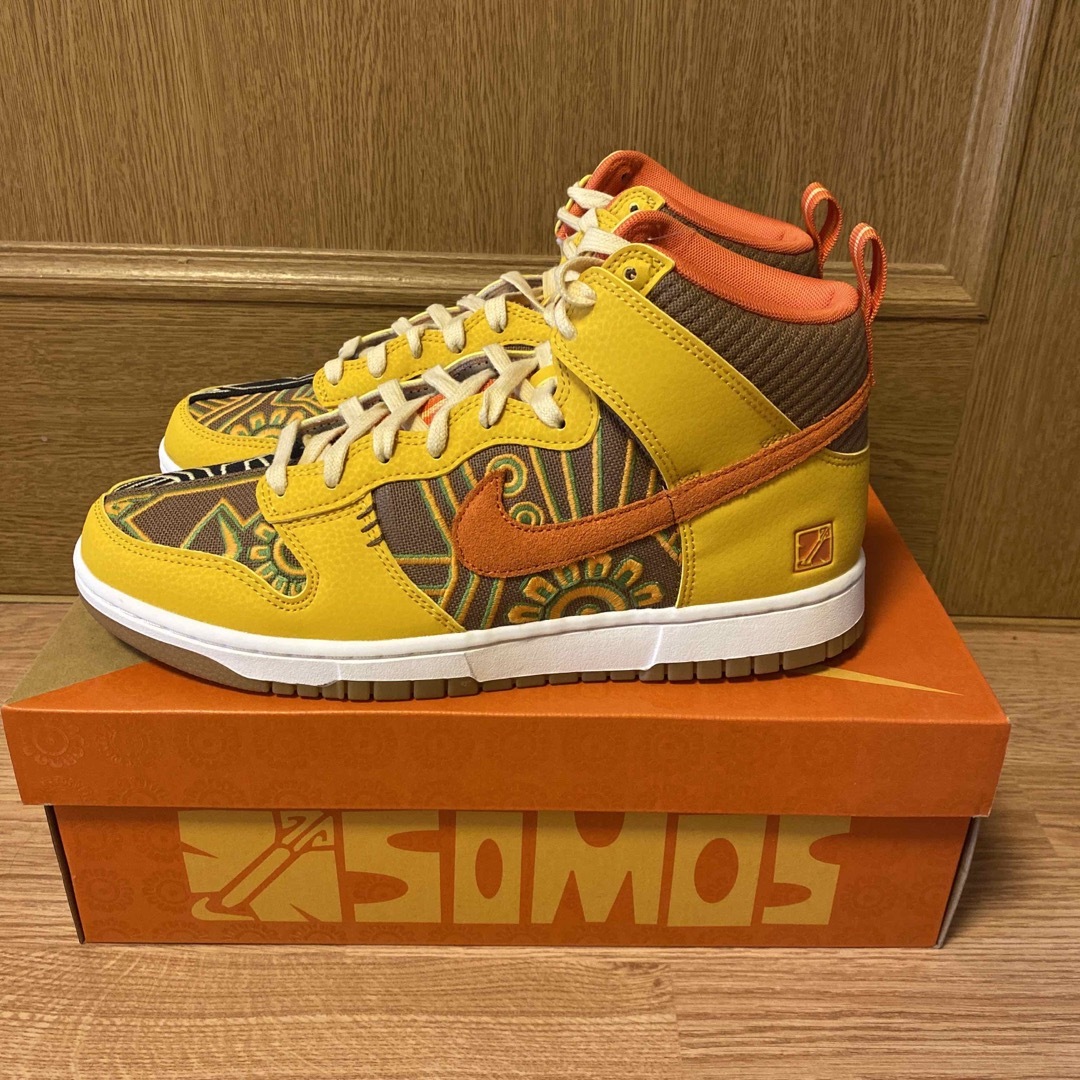 NIKE(ナイキ)のNIKE DUNK HI PRM Somos Familia メンズの靴/シューズ(スニーカー)の商品写真