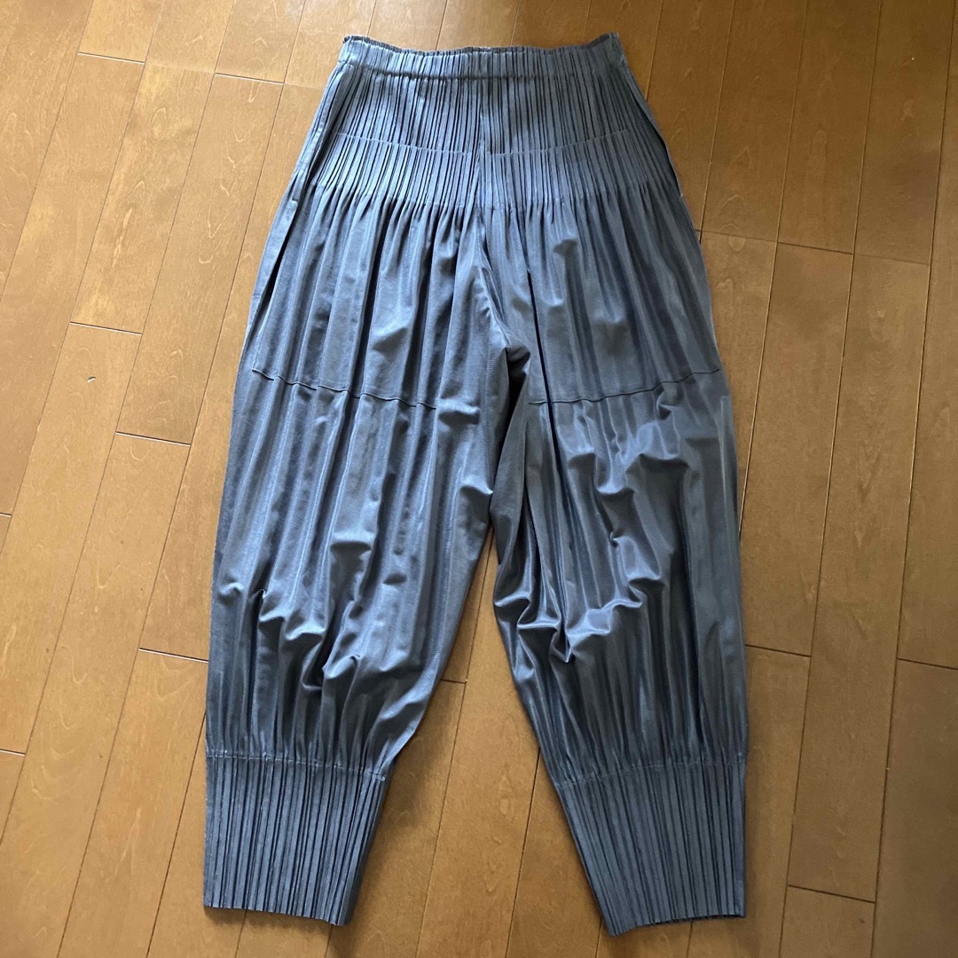 pleats please イッセイミヤケ　パンツ