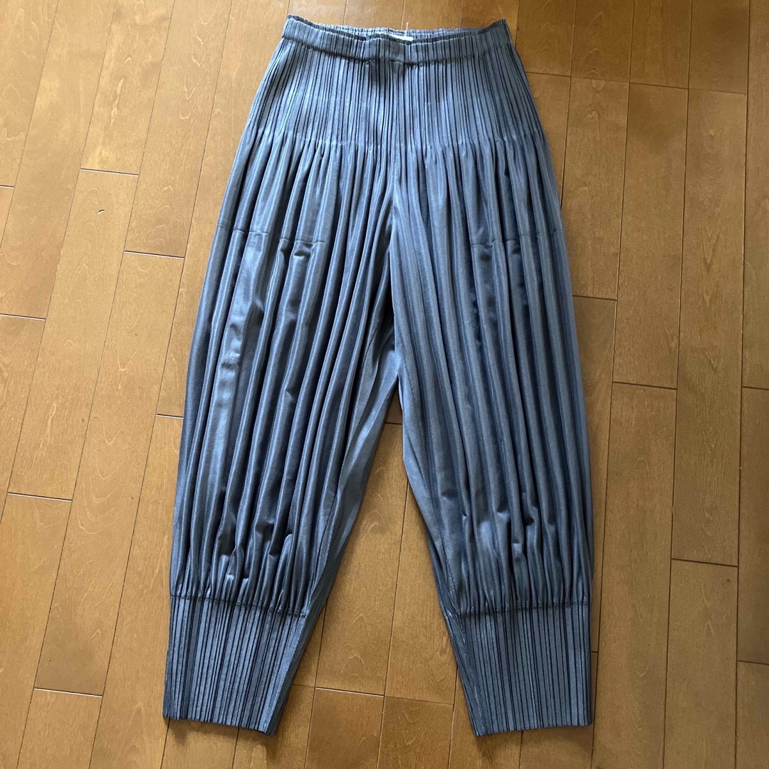 pleats please イッセイミヤケ　パンツ