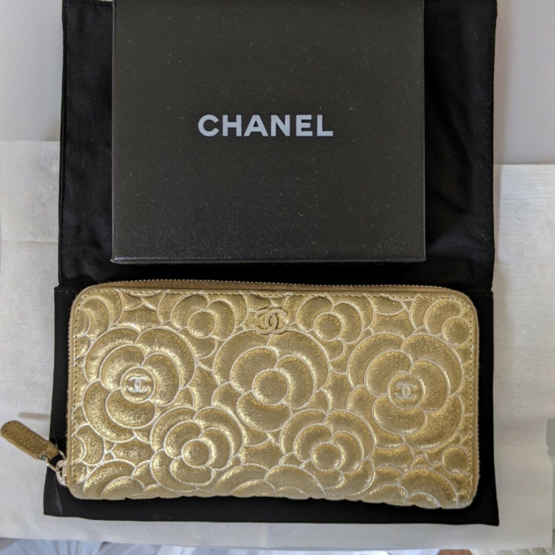 CHANEL(シャネル)のCHANEL☆ゴールド長財布 レディースのファッション小物(財布)の商品写真