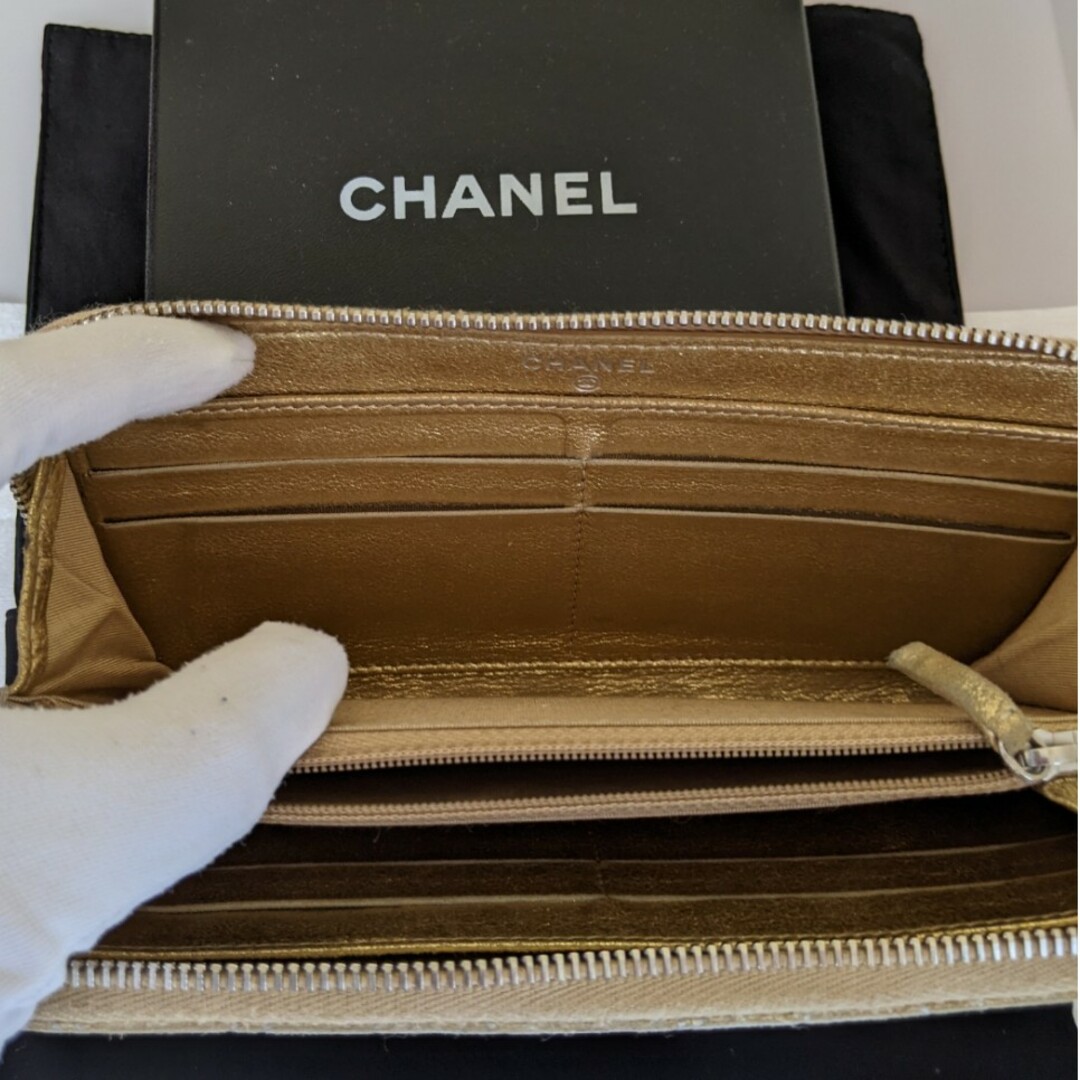 CHANEL(シャネル)のCHANEL☆ゴールド長財布 レディースのファッション小物(財布)の商品写真