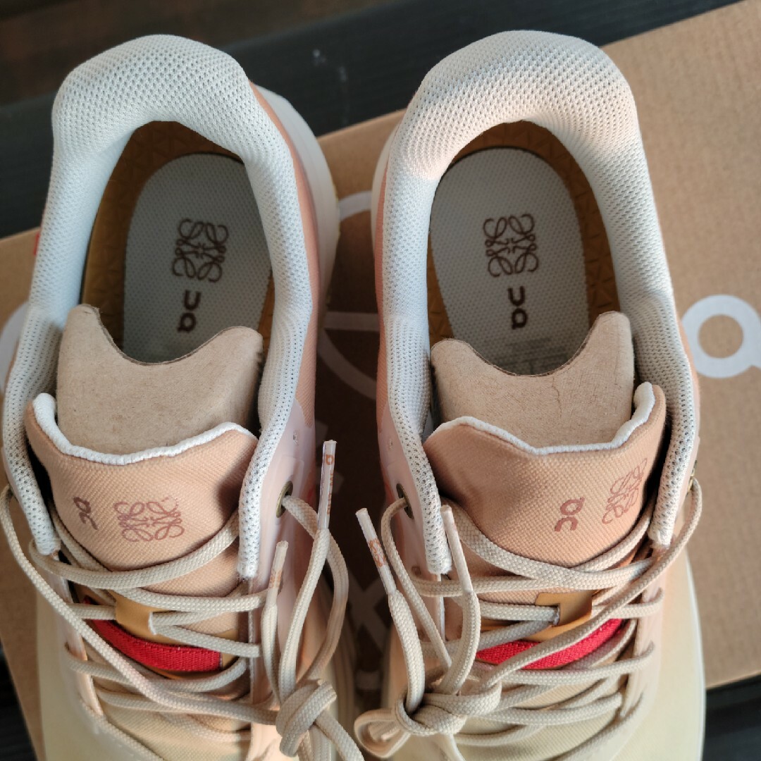 LOEWE - on LOEWE コラボレーションスニーカーの通販 by ぼに