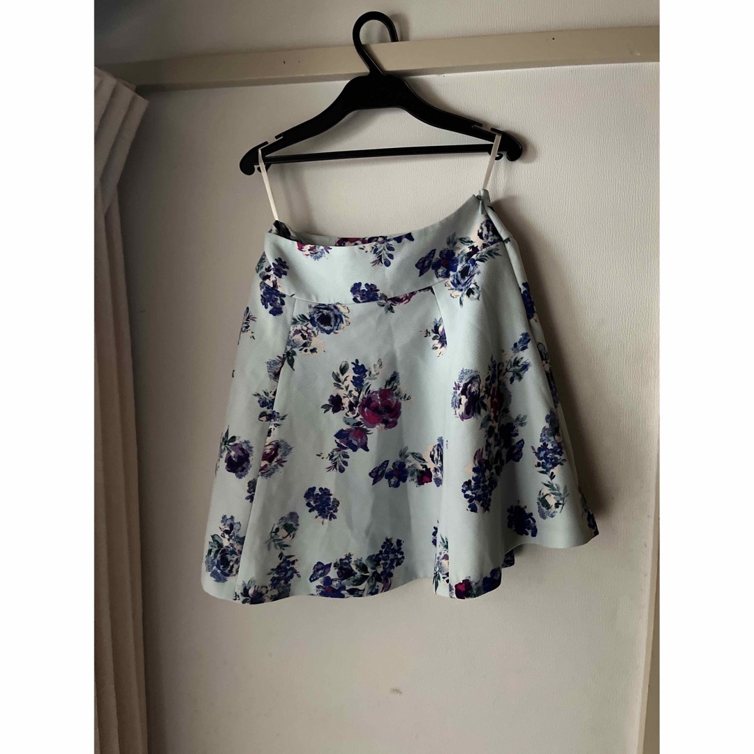 INGNI(イング)のＶIS花柄スカート レディースのスカート(ミニスカート)の商品写真
