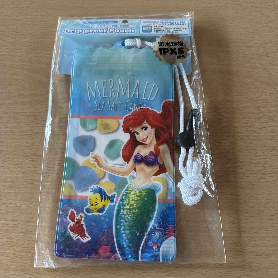 Disney(ディズニー)のマーメイド　新品　スマホ　防水ケース　ポーチ　ネックストラップ付き　Disney スマホ/家電/カメラのスマホアクセサリー(iPhoneケース)の商品写真