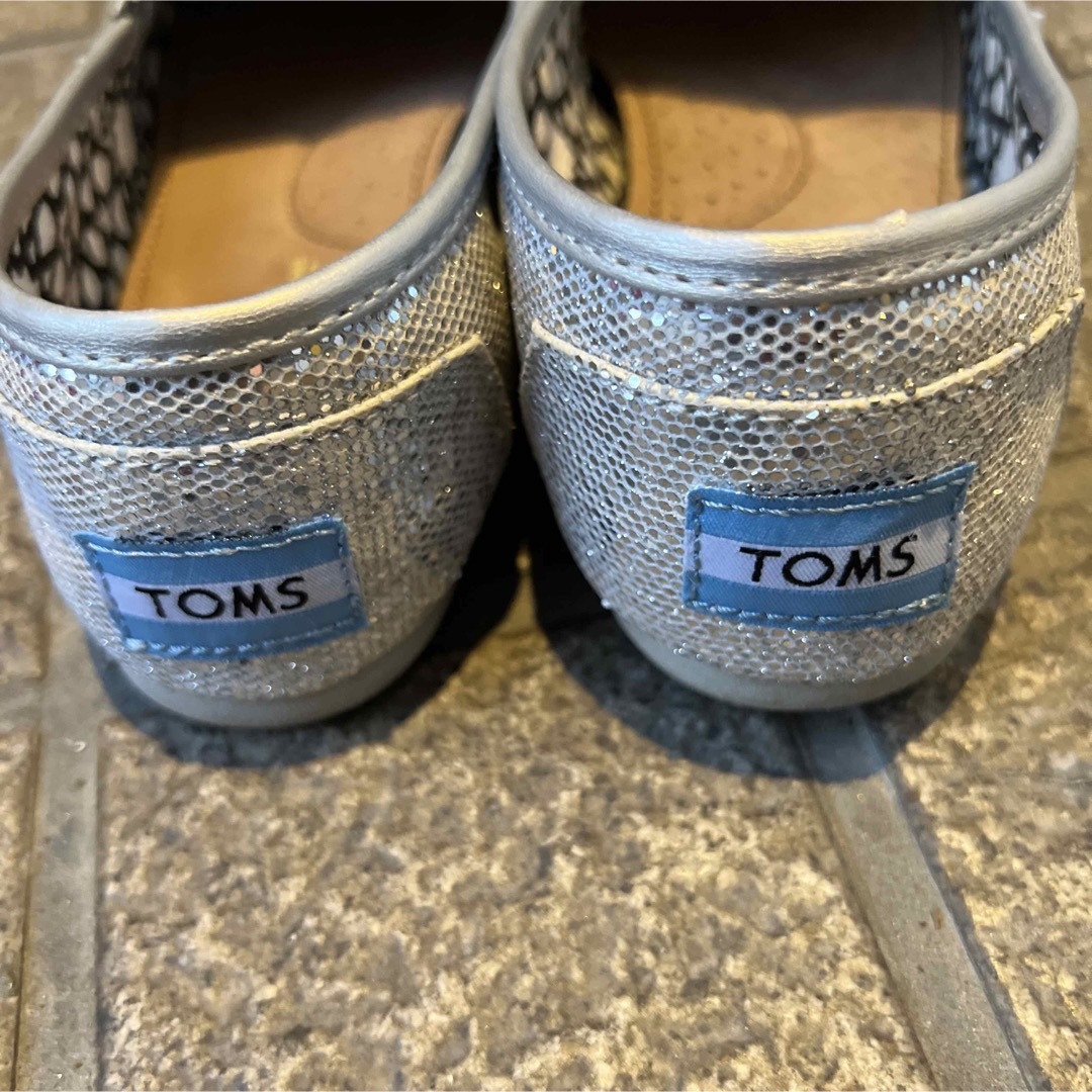 TOMS - TOMS トムス W6 23 シルバー スリッポン グリッター ラメ ...