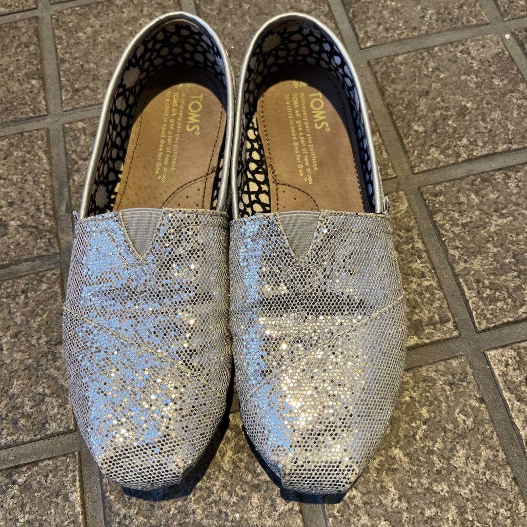 TOMS - TOMS トムス W6 23 シルバー スリッポン グリッター ラメ ...