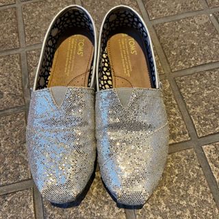 トムズ(TOMS)のTOMS トムス　W6 23 シルバー　スリッポン　グリッター　ラメ　スニーカー(スリッポン/モカシン)