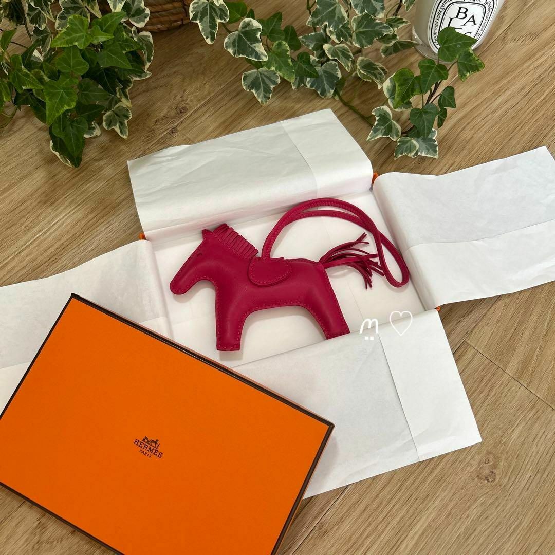 期間限定価額‼️HERMES エルメス ロデオチャームPM ローズメキシコ 単色