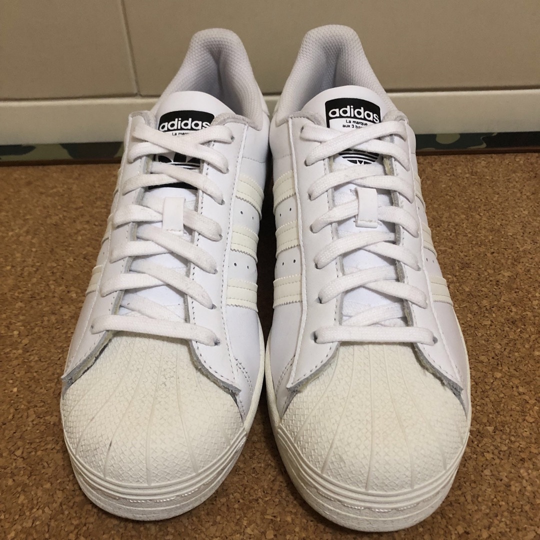 adidas(アディダス)の美品 adidas originals superstar 白×白 26.5 メンズの靴/シューズ(スニーカー)の商品写真