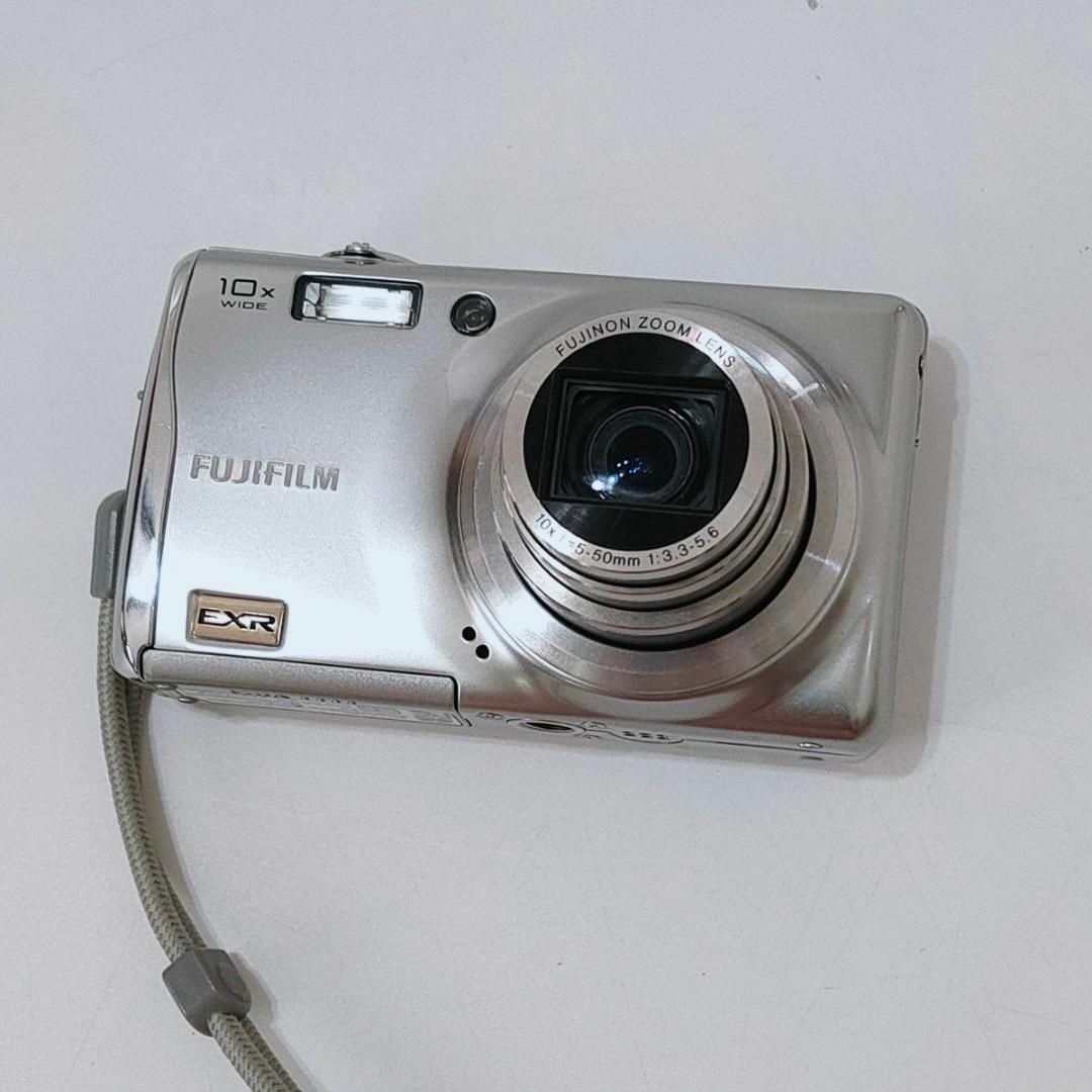 富士フイルム(フジフイルム)のFUJIFILM FINEPIX F70 EXR シルバー デジカメ デジカメ スマホ/家電/カメラのカメラ(コンパクトデジタルカメラ)の商品写真