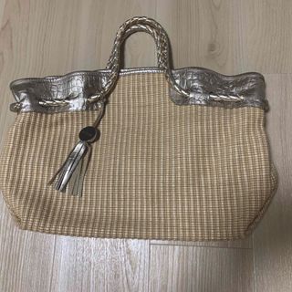 フルラ(Furla)の【最終値下げ】FURLA フルラ トートバッグ 麦わらカゴバック チャーム付き(かごバッグ/ストローバッグ)