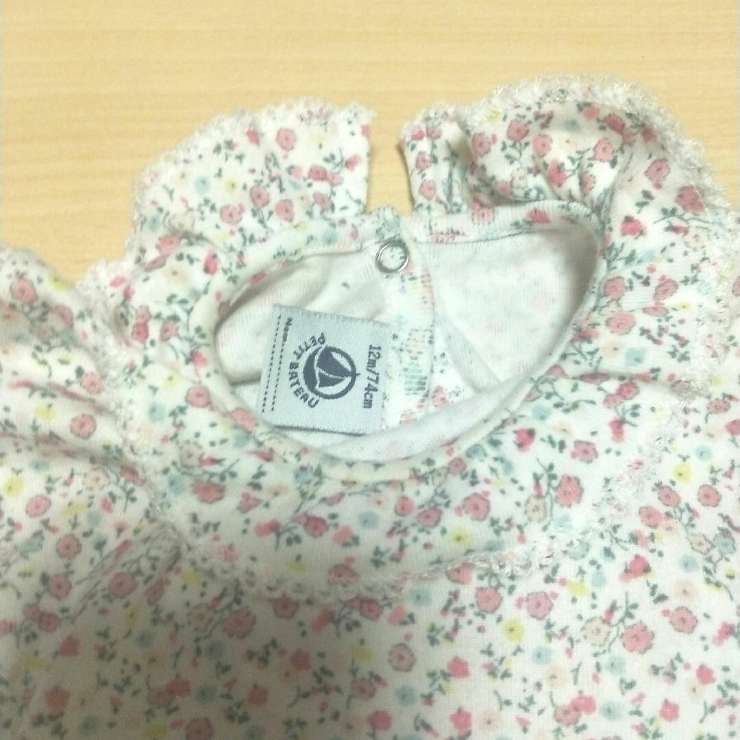 ロンパース　襟付き　花柄　12m   74　PETIT BATEAU　プチバトー キッズ/ベビー/マタニティのベビー服(~85cm)(ロンパース)の商品写真