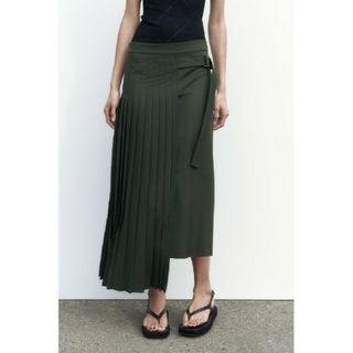 ザラ(ZARA)のZARA　レア　限定品　プリーツスカート　アシンメトリー　ヘム　グリーン　カーキ(ロングスカート)