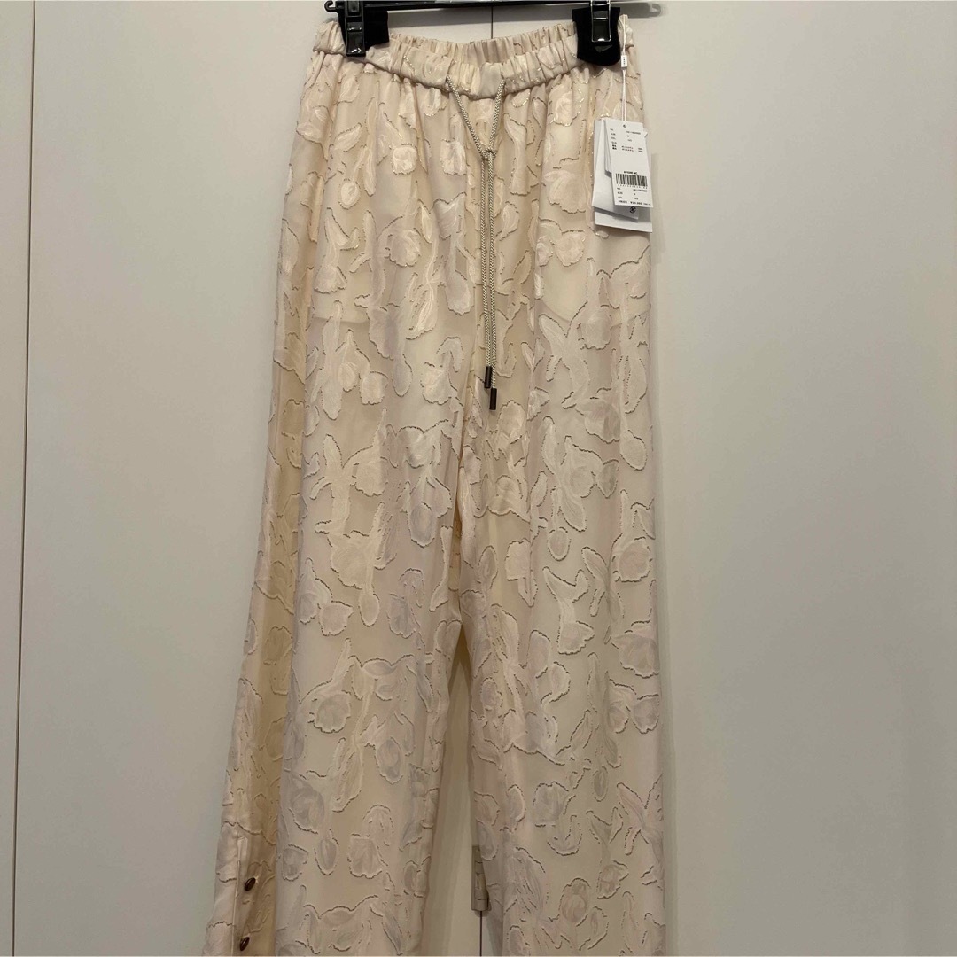 Ameri VINTAGE(アメリヴィンテージ)のAmeri MEDI ALICE LOOSE PANTS レディースのパンツ(カジュアルパンツ)の商品写真