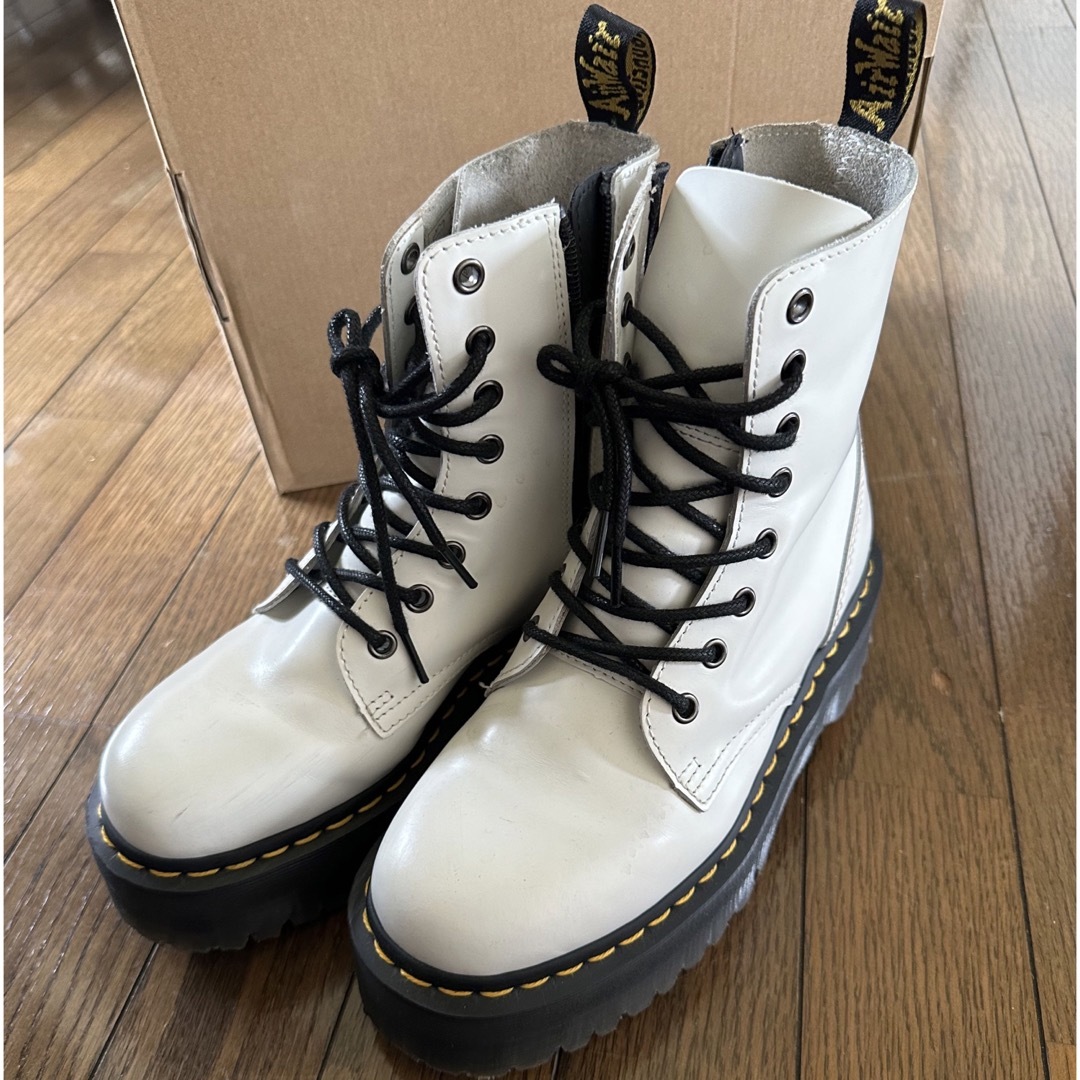 ブーツドクターマーチン Dr.Martens ブーツ 白 8ホール - ブーツ