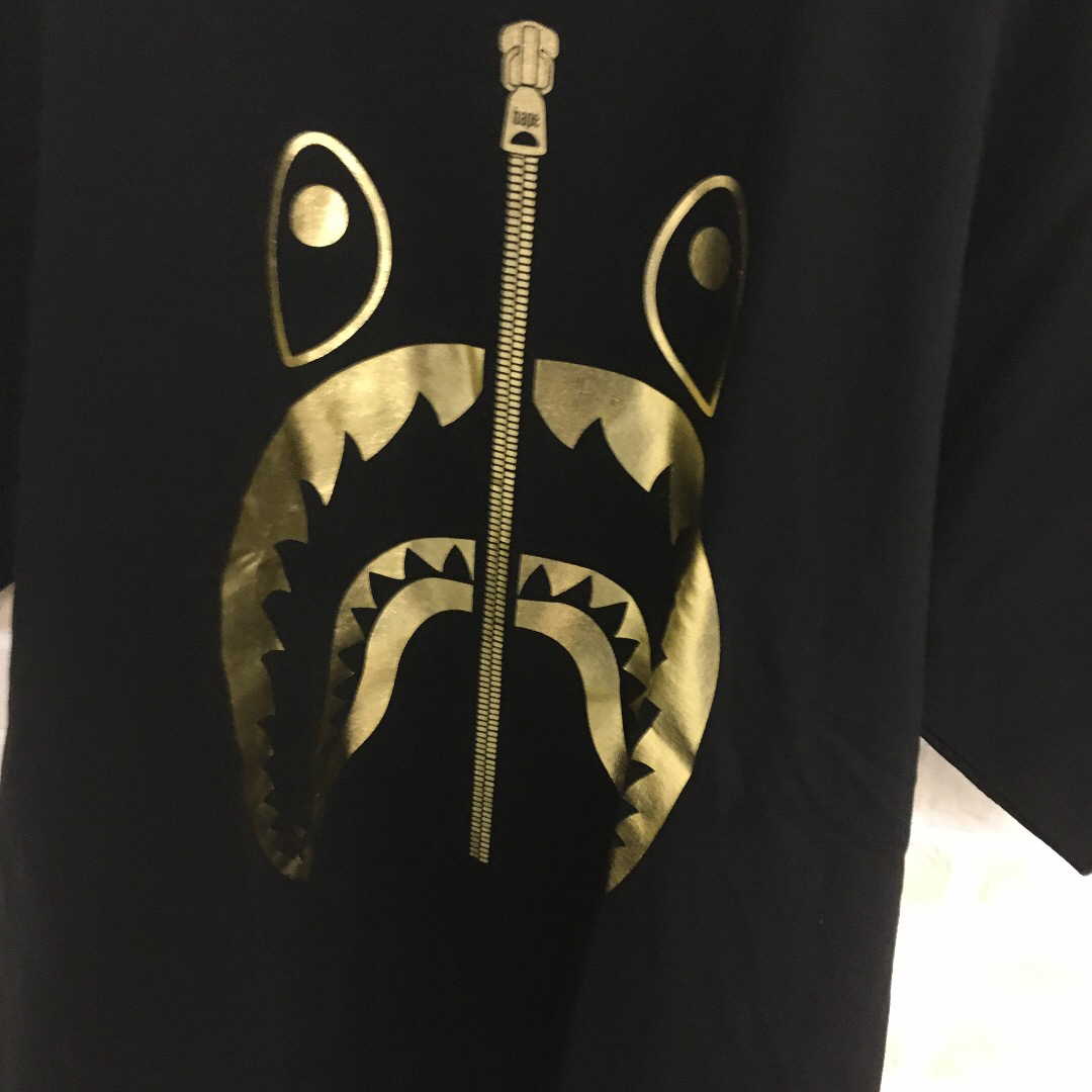 A BATHING APE(アベイシングエイプ)の【激レア完売】A BATHING APE ツートンカラー 黒金 HIKARUわ メンズのトップス(Tシャツ/カットソー(半袖/袖なし))の商品写真