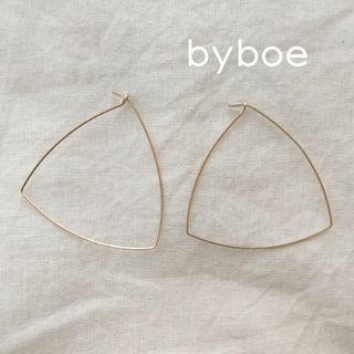 バイボー(by boe)の【byboe】バイボー　フープピアス　トライアングル　三角(ピアス)