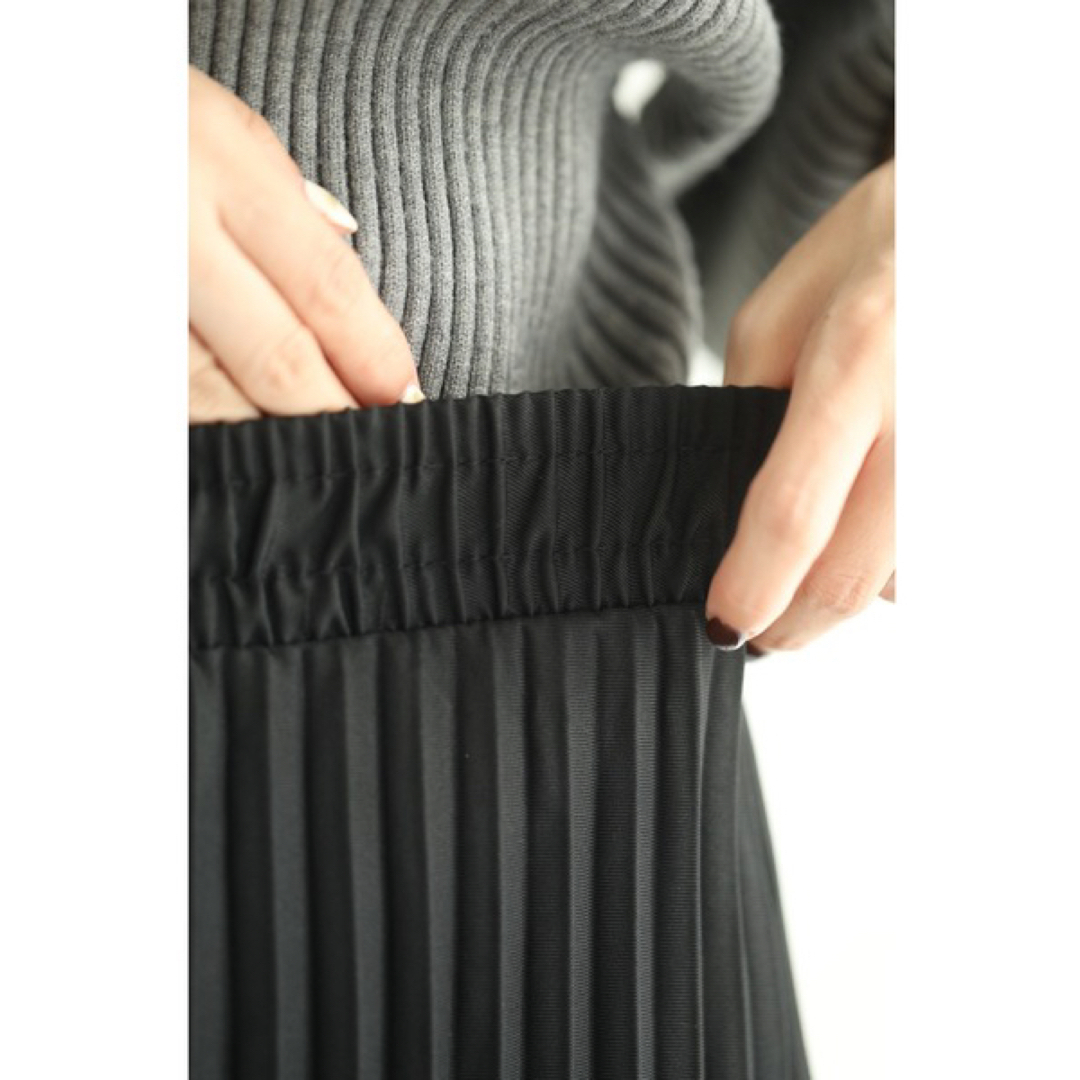 cawaii(カワイイ)のcawaii （黒）2種プリーツが弾むランダム裾ミディアムスカート レディースのスカート(ロングスカート)の商品写真