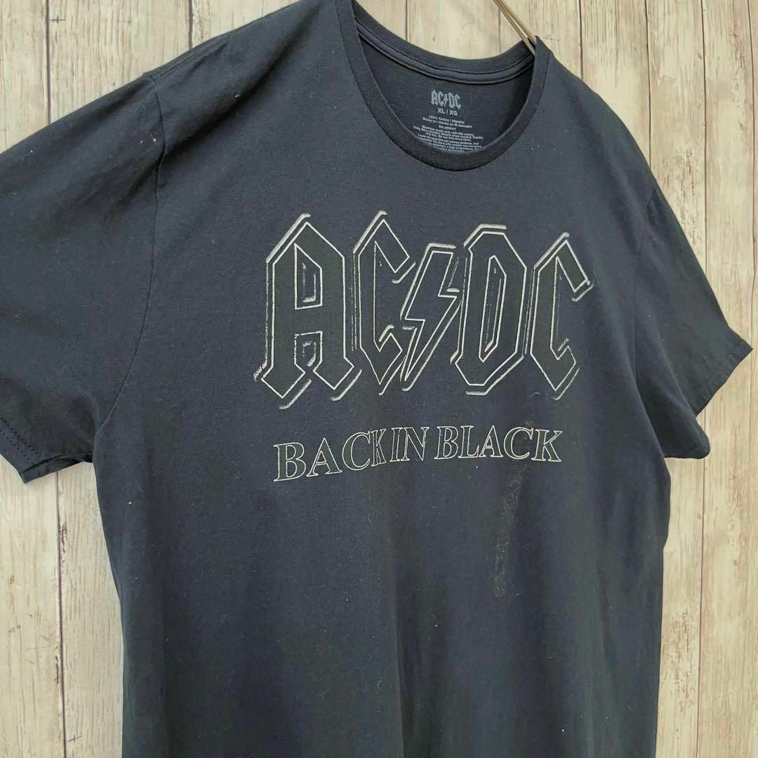MUSIC TEE(ミュージックティー)のロックバンドTシャツ古着AC/DC ACDCビッグロゴプリントTシャツ　黒　XL メンズのトップス(Tシャツ/カットソー(半袖/袖なし))の商品写真
