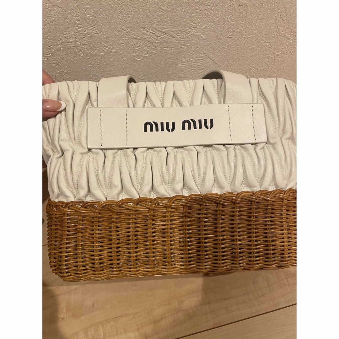 miumiu(ミュウミュウ)の売約済み レディースのバッグ(かごバッグ/ストローバッグ)の商品写真