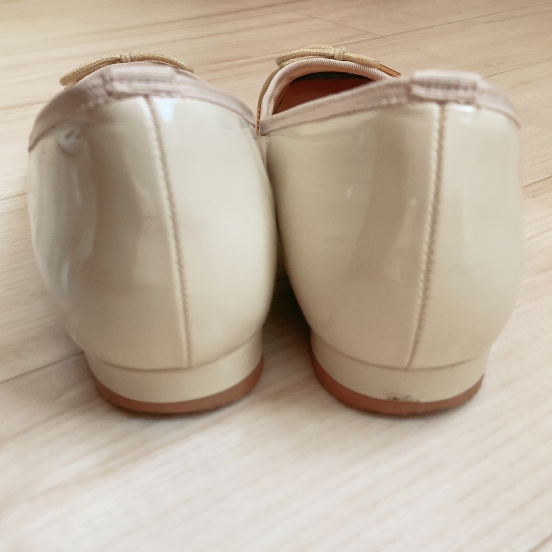 Odette e Odile(オデットエオディール)のフラットパンプス　ベージュ レディースの靴/シューズ(バレエシューズ)の商品写真