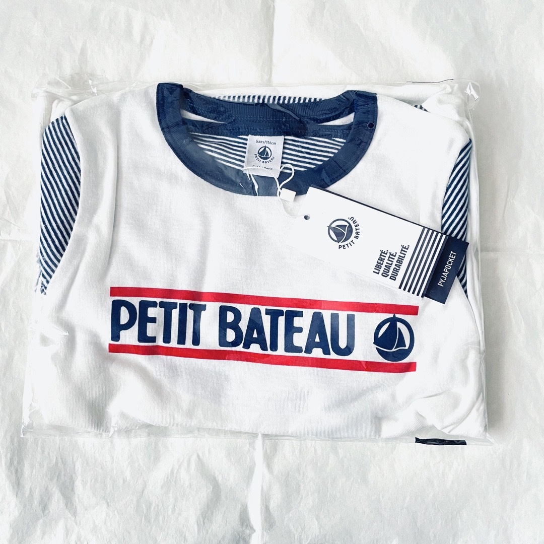 PETIT BATEAU(プチバトー)の新品 タグ付き プチバトー プリント 半袖 ポケッタブル パジャマ 6ans キッズ/ベビー/マタニティのキッズ服男の子用(90cm~)(パジャマ)の商品写真