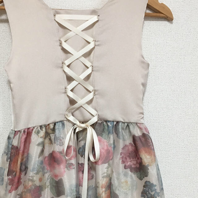 DouDou(ドゥドゥ)の新品未使用 ドレス 花柄 レディースのフォーマル/ドレス(ミディアムドレス)の商品写真