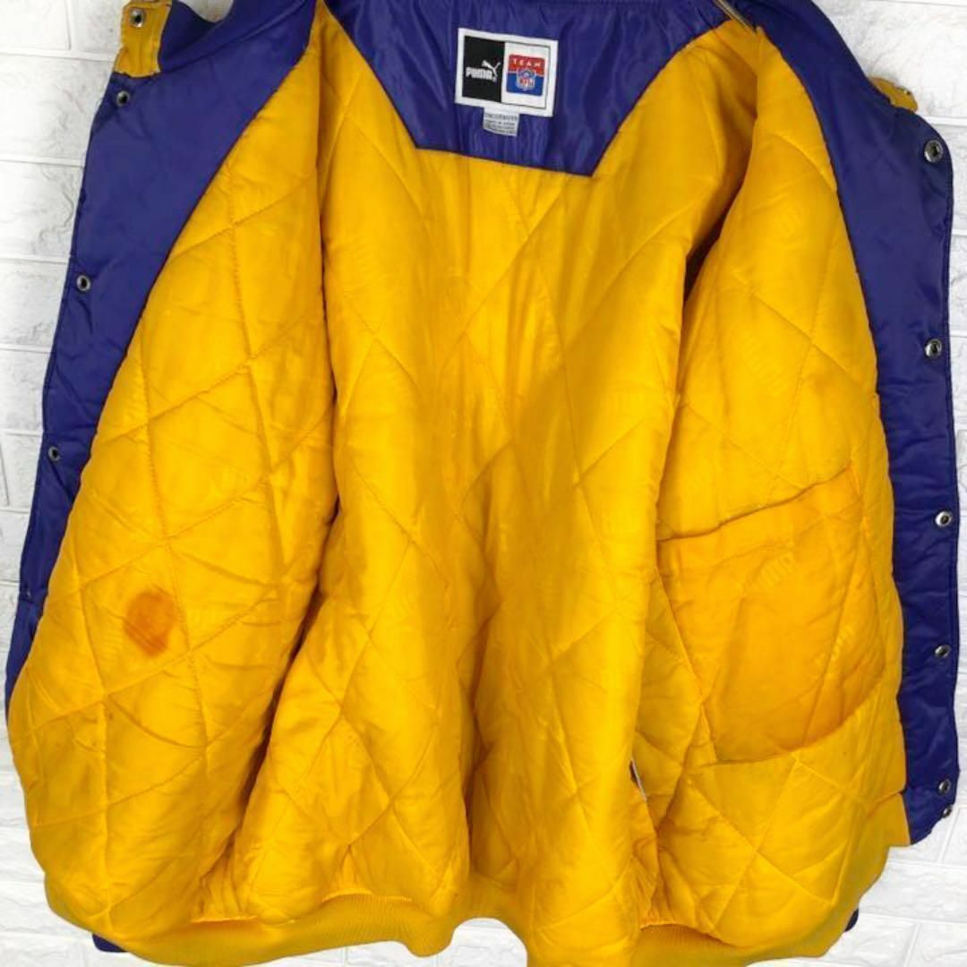 PUMA(プーマ)のプーマ NFLバイキングス 中綿ブルゾン ナイロンジャケット 刺繍チームロゴ メンズのジャケット/アウター(ブルゾン)の商品写真